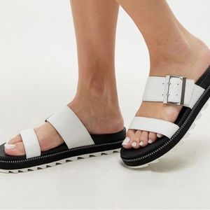 Sorel Roaming Leather Buckle slip on